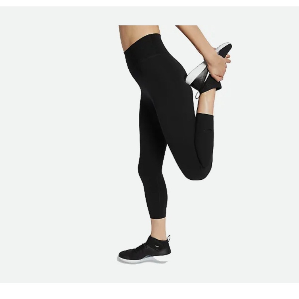 NWT Nike Dri-Fit Leggings - Size Small